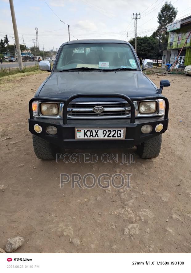 Toyota Hilux 2006 Blue