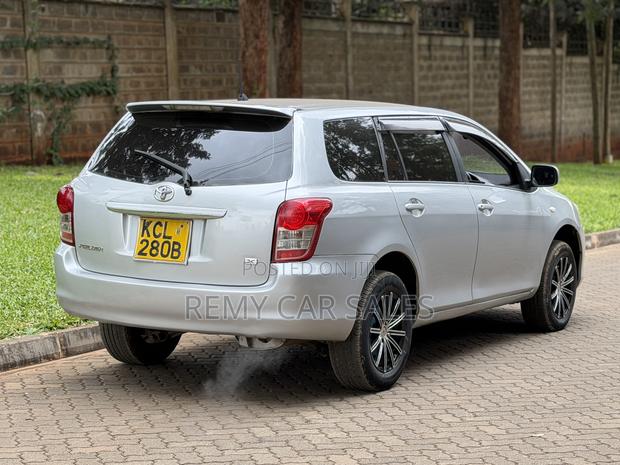 Toyota Corolla Fielder 2011 Silver