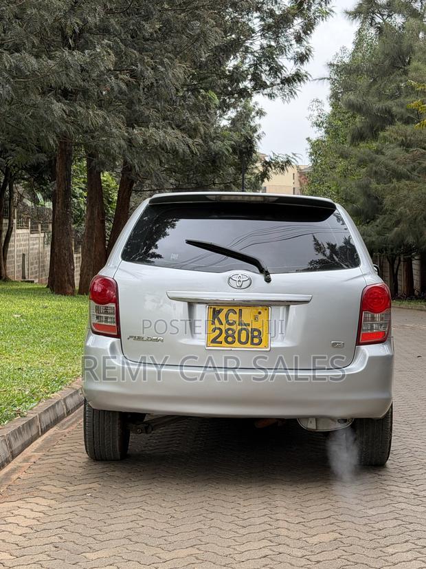 Toyota Corolla Fielder 2011 Silver