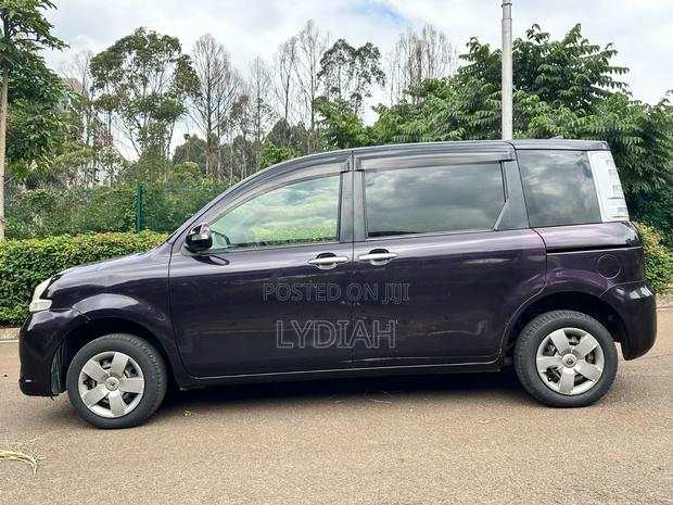 Toyota Sienta 2012 Purple