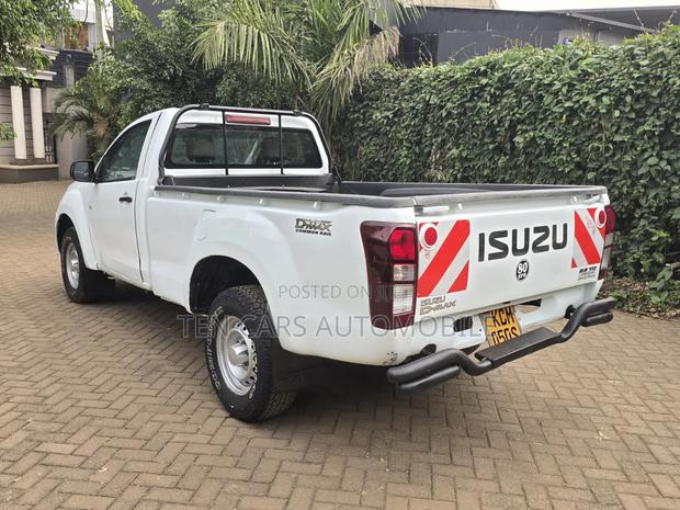 Isuzu D-MAX 2016 White