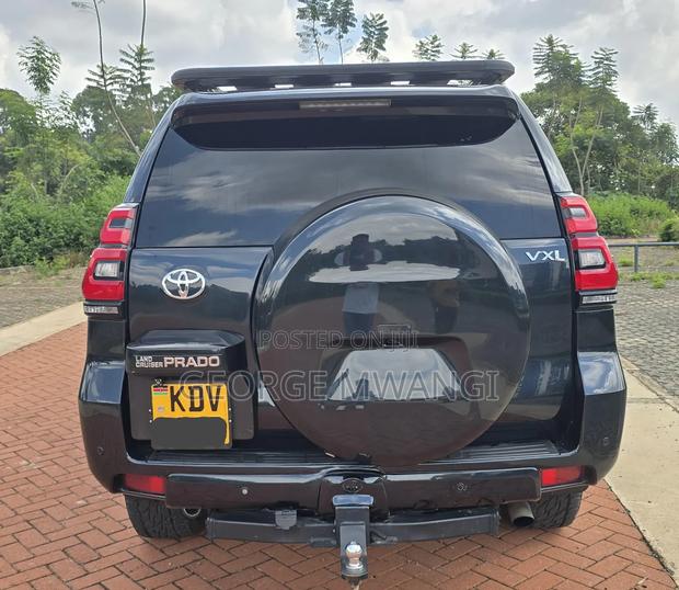 Toyota Land Cruiser Prado 2010 Black