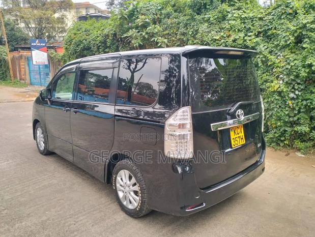 Toyota Voxy 2012 Black