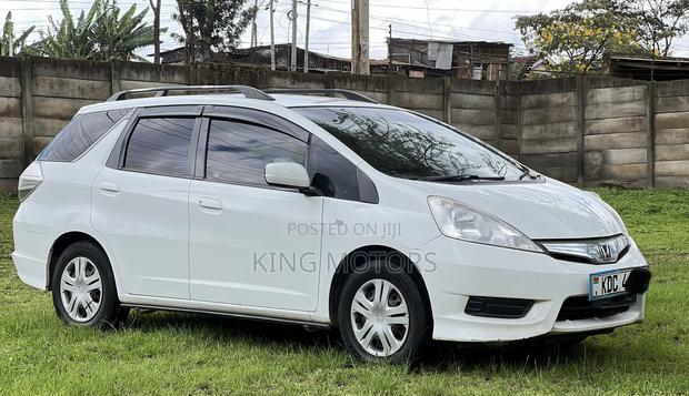 Honda Fit Shuttle 1.3 Hybrid 2WD 2013 White