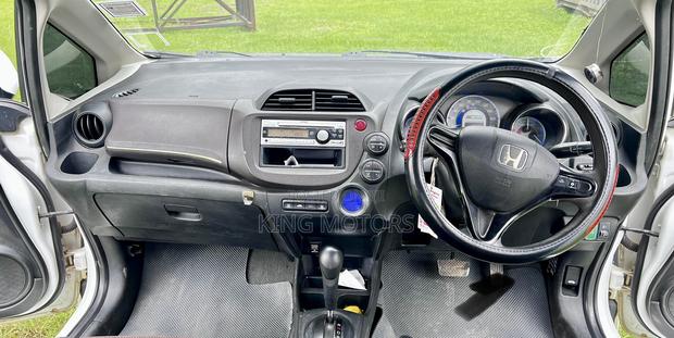 Honda Fit Shuttle 1.3 Hybrid 2WD 2013 White