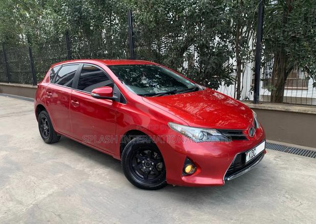 Toyota Auris 2013 Red