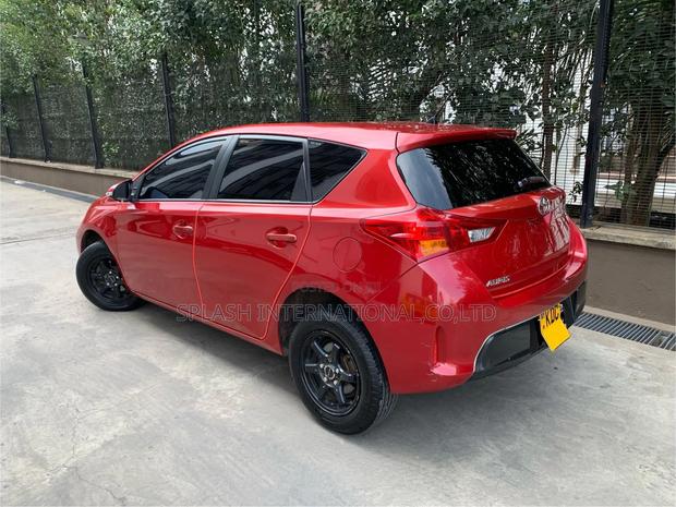 Toyota Auris 2013 Red