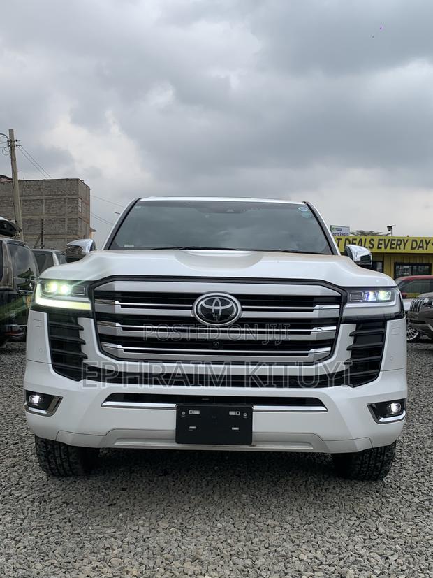 Toyota Land Cruiser 2022 White