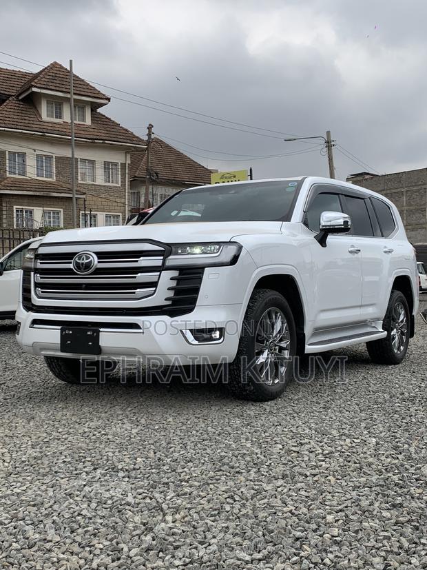 Toyota Land Cruiser 2022 White