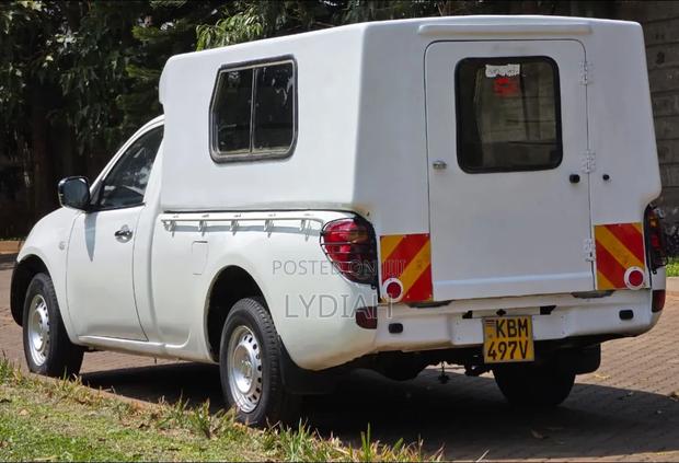 Mitsubishi L200 2009 White