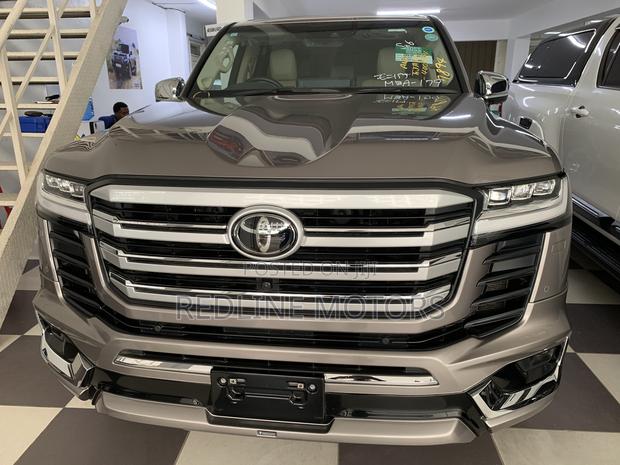Toyota Land Cruiser LC300 2023 Ivory