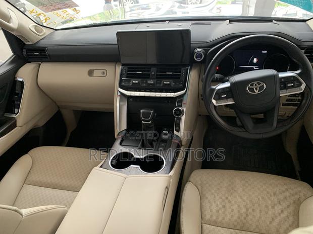 Toyota Land Cruiser LC300 2023 Ivory