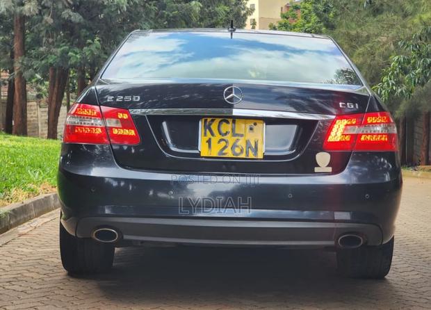 Mercedes-Benz C200 2010 Black
