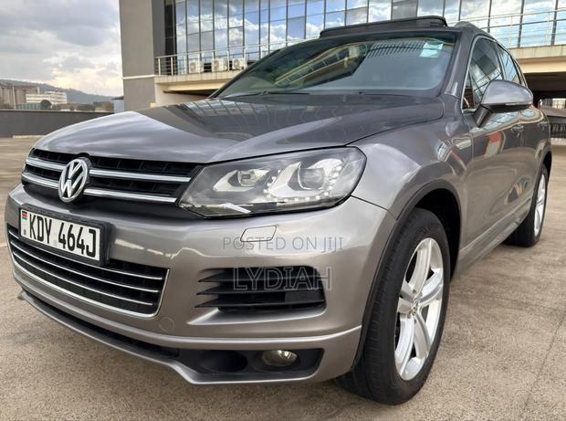 Volkswagen Touareg 2014 Gray
