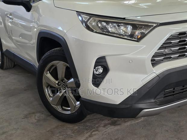 Toyota RAV4 Hybrid 2020 White