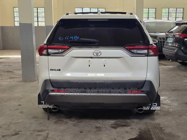 Toyota RAV4 Hybrid 2020 White