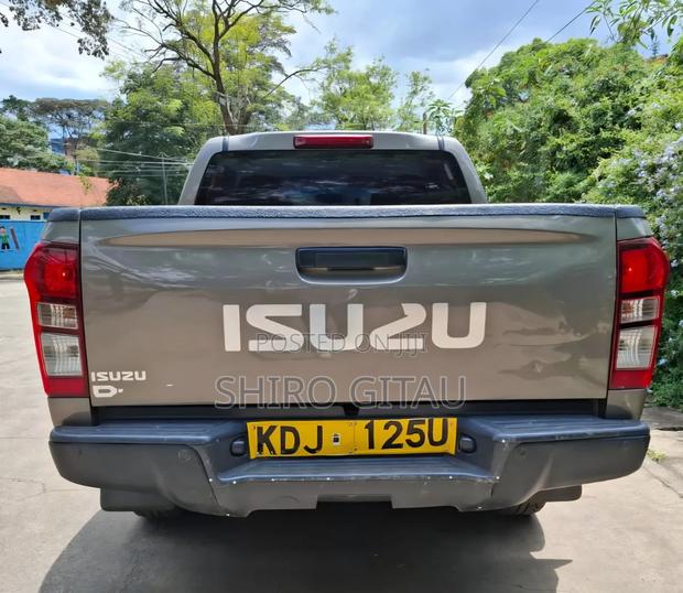 Isuzu D-MAX 2022 Gray