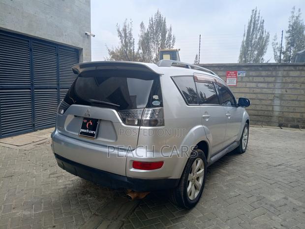 Mitsubishi Outlander 2011 Silver