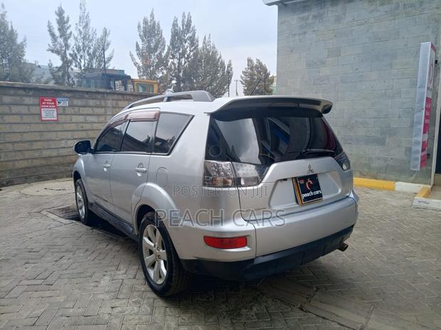 Mitsubishi Outlander 2011 Silver