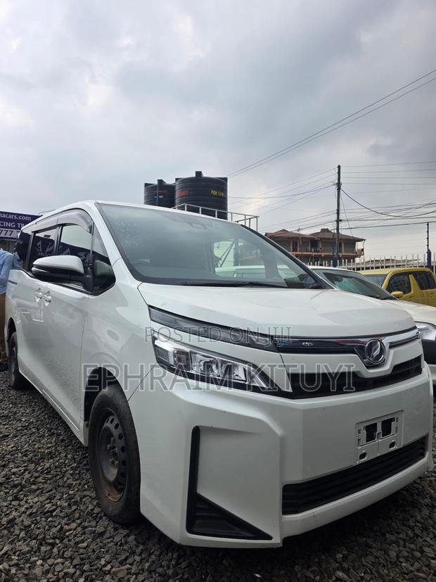 Toyota Voxy 2019 White