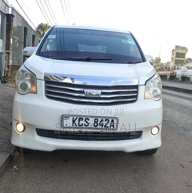 Toyota Noah 2011 White