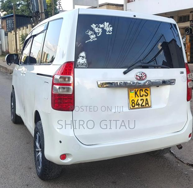 Toyota Noah 2011 White