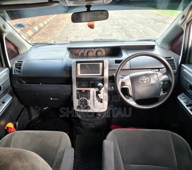 Toyota Noah 2013 Silver