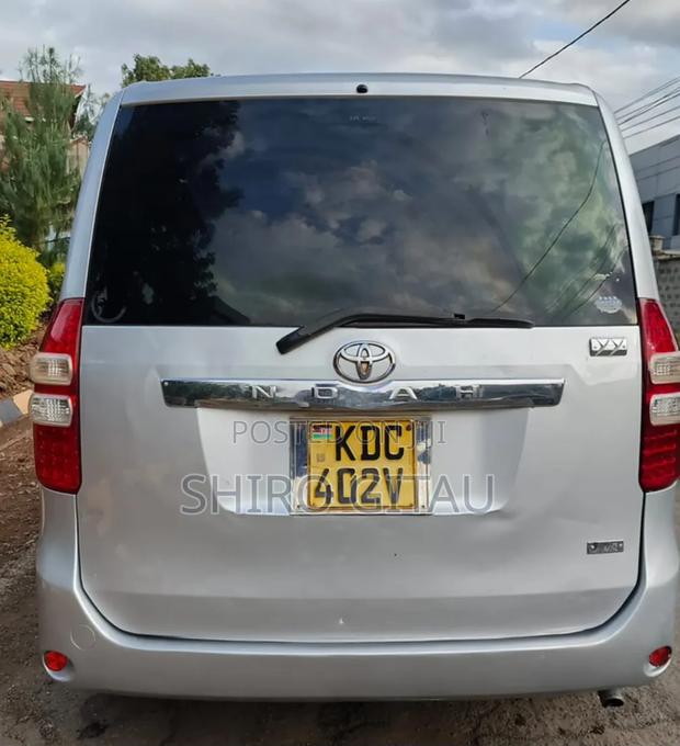 Toyota Noah 2013 Silver