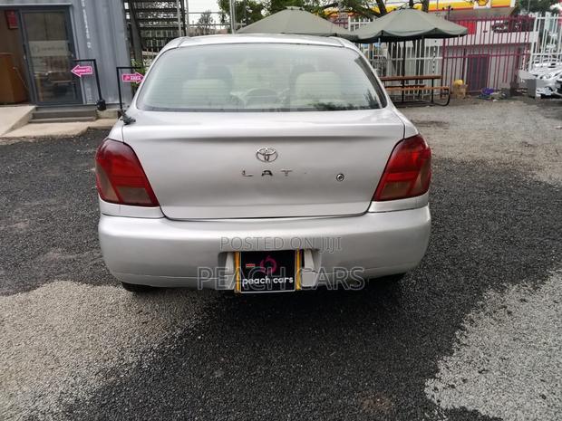 Toyota Platz 2001 Silver