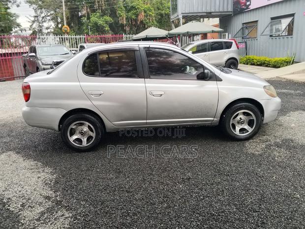 Toyota Platz 2001 Silver