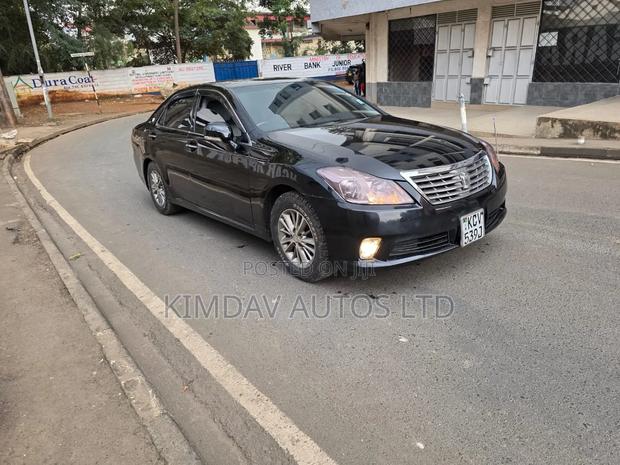 Toyota Crown Majesta 2012 Black