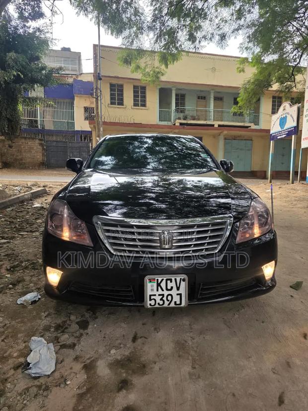 Toyota Crown Majesta 2012 Black