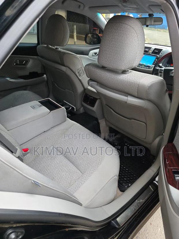 Toyota Crown Majesta 2012 Black