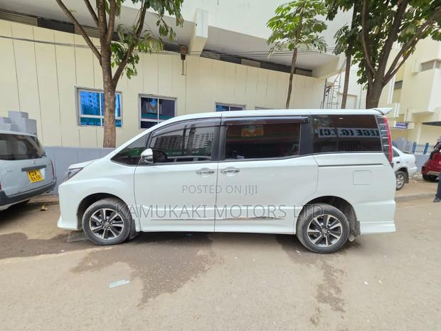 Toyota Noah 2018 White