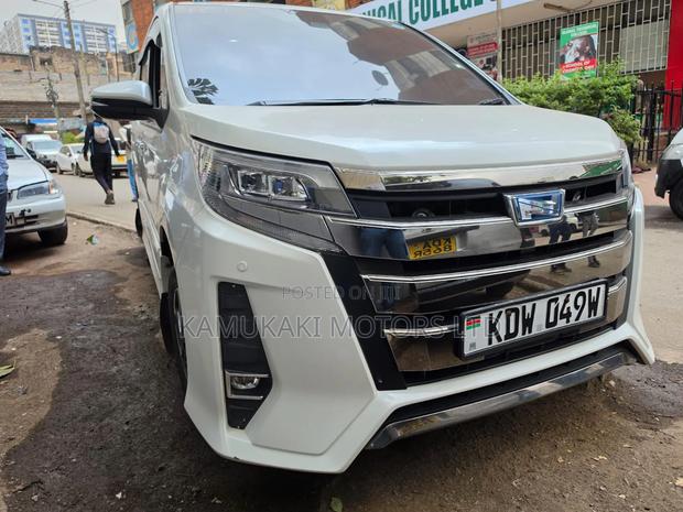 Toyota Noah 2018 White