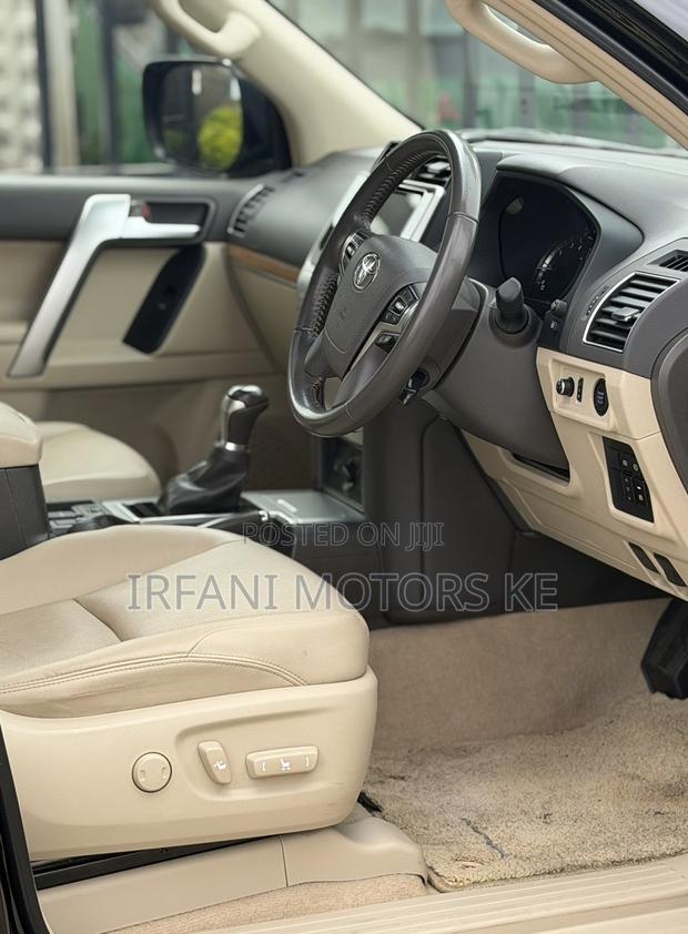 Toyota Land Cruiser Prado 2.7 2022 Black