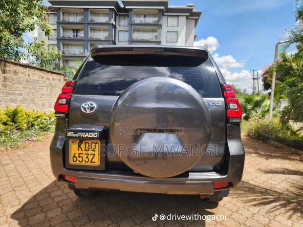 Toyota Land Cruiser Prado 2010 Gray