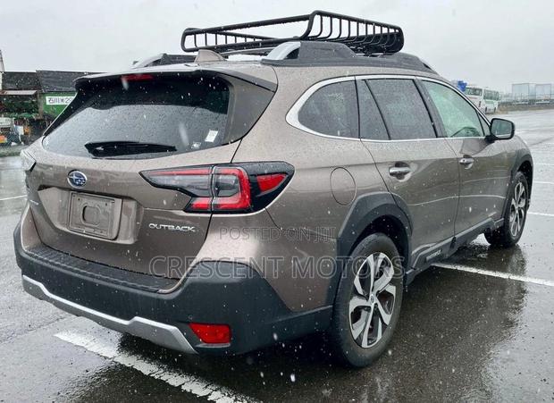 Subaru Outback 2022 Gold