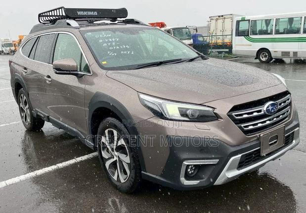 Subaru Outback 2022 Gold