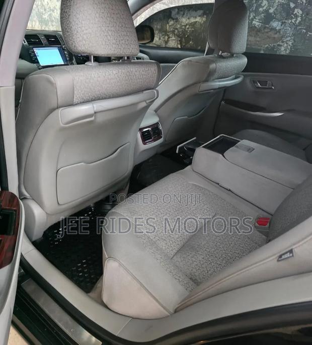 Toyota Crown 2012 Black