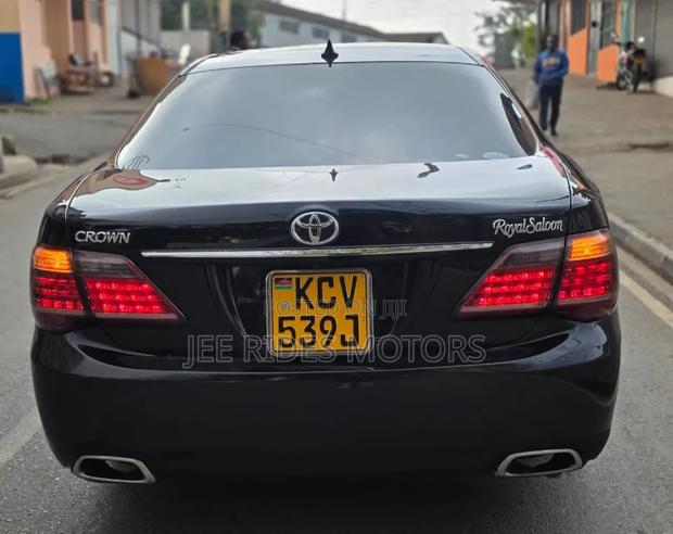 Toyota Crown 2012 Black