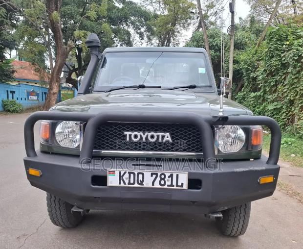 Toyota Land Cruiser 2013 Green