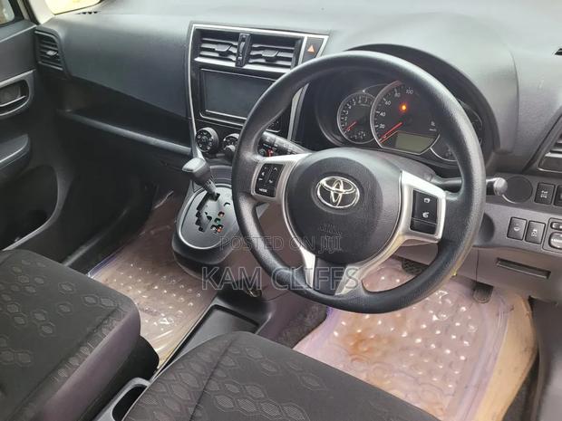 Toyota Ractis 2016 Pearl