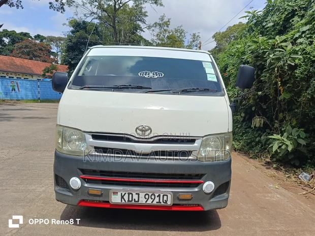Toyota HiAce 2014 Off white