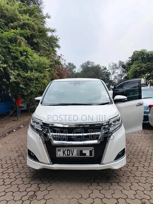Toyota Esquire 2018 White