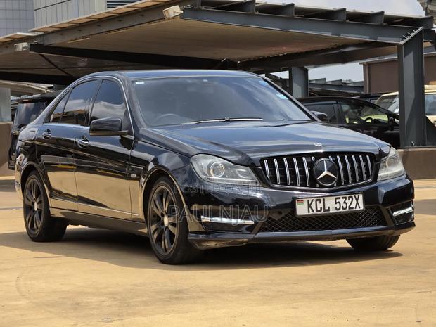 Mercedes-Benz C200 2010 Black