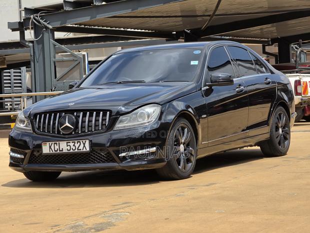 Mercedes-Benz C200 2010 Black