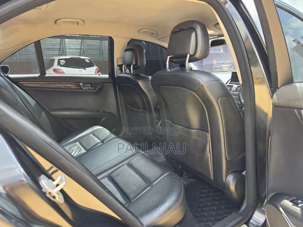 Mercedes-Benz C200 2010 Black