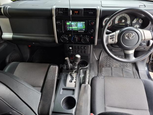 Toyota FJ Cruiser 2012 Black