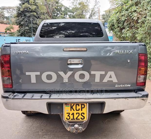 Toyota Hilux 2011 Gray
